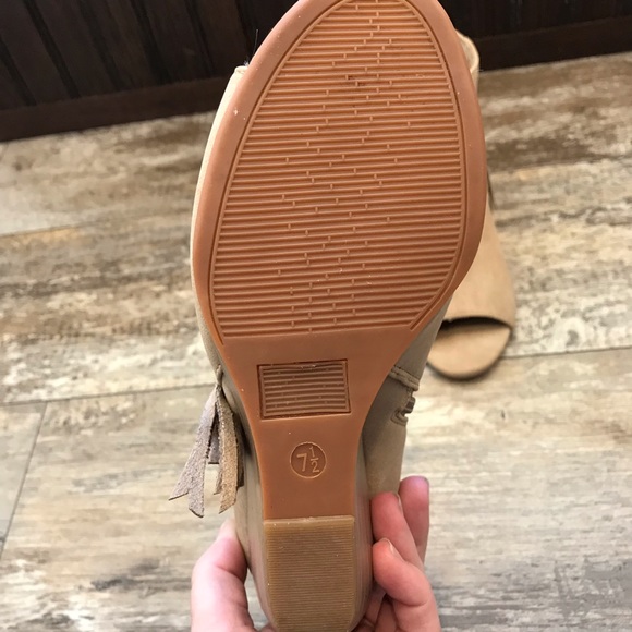 ARIAT UNBRIDLED BOOTIES! - Picture 4 of 5